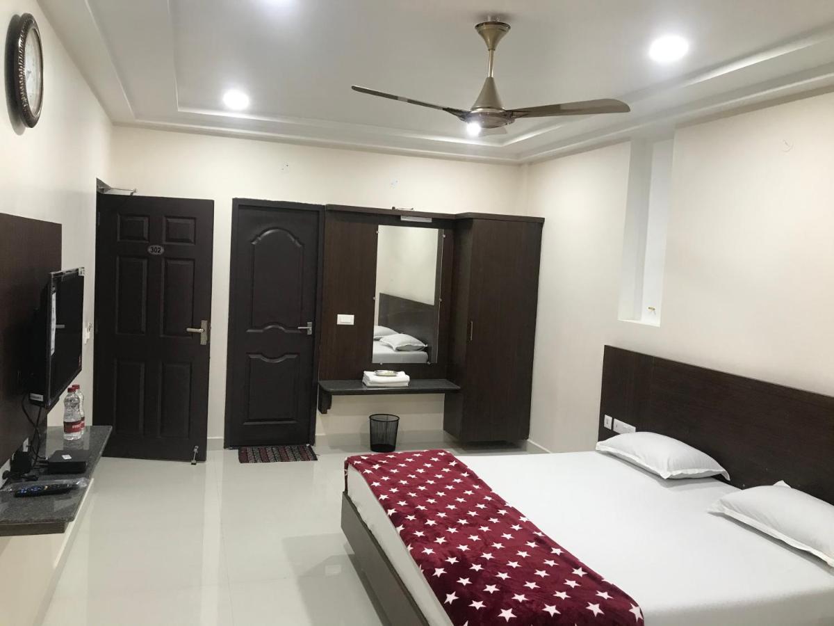 Sri Krishna Residency Hotel Eluru Bagian luar foto