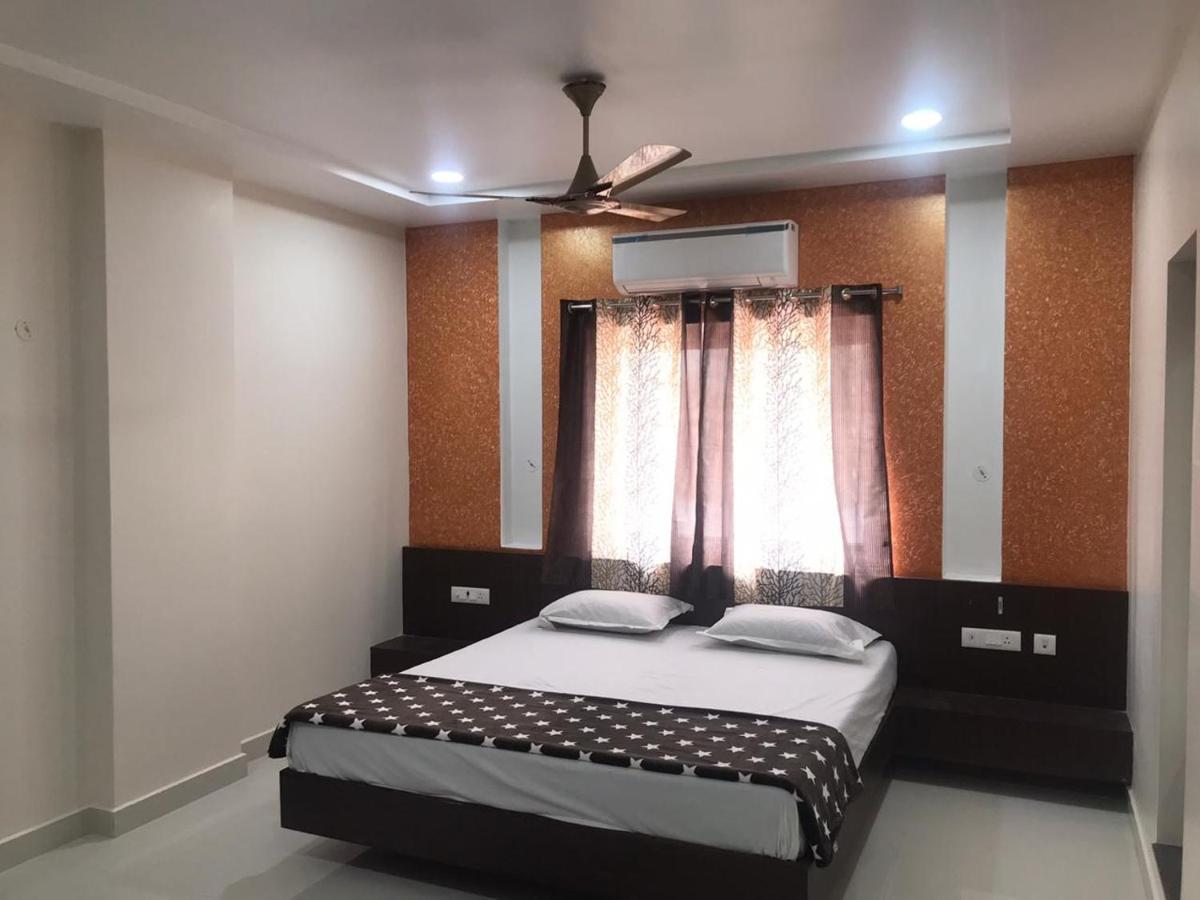 Sri Krishna Residency Hotel Eluru Bagian luar foto