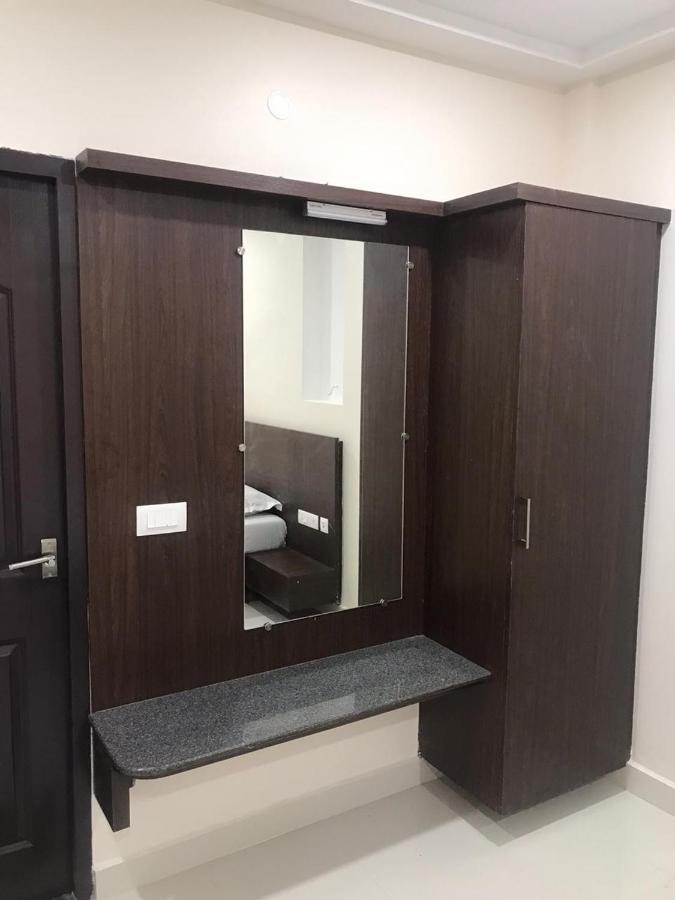 Sri Krishna Residency Hotel Eluru Bagian luar foto