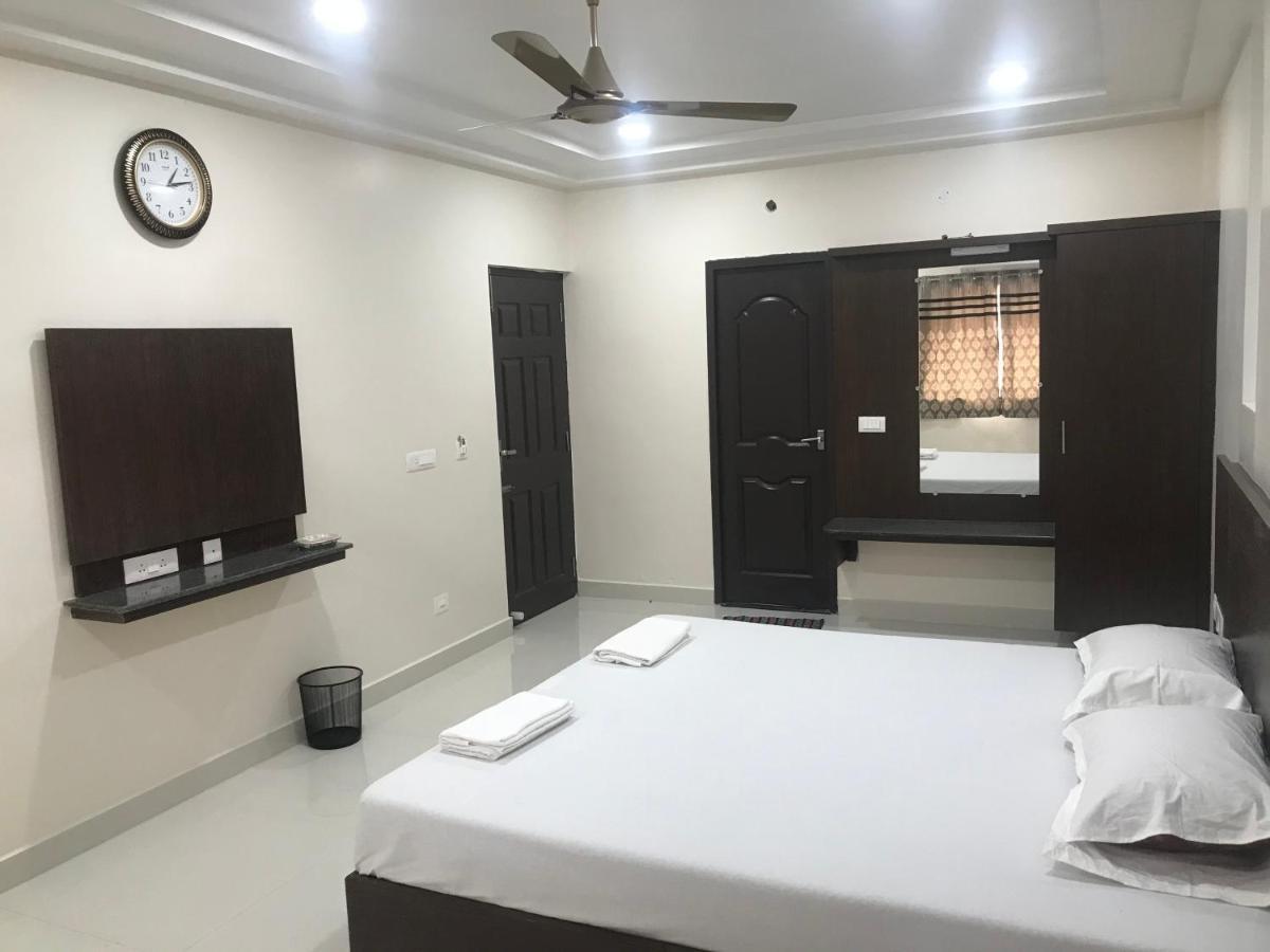 Sri Krishna Residency Hotel Eluru Bagian luar foto
