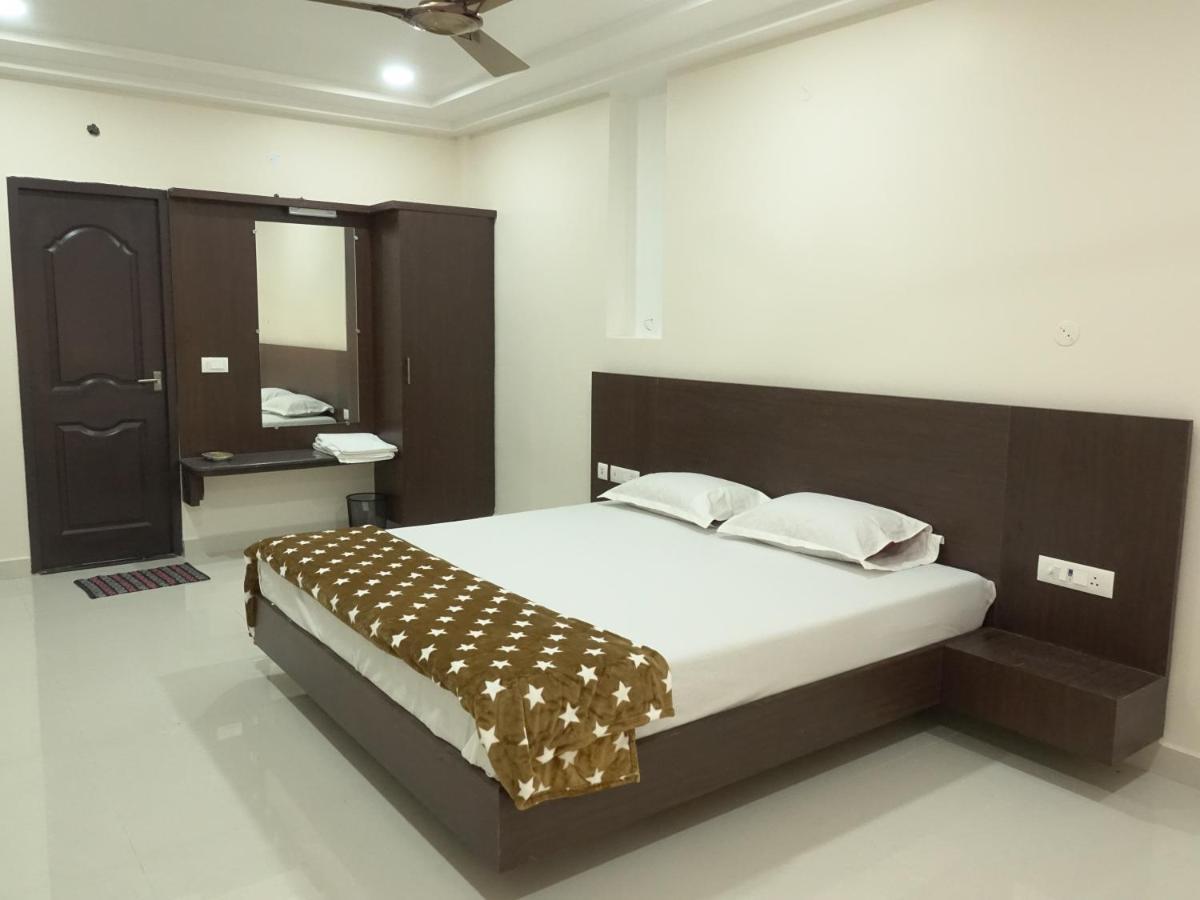 Sri Krishna Residency Hotel Eluru Bagian luar foto